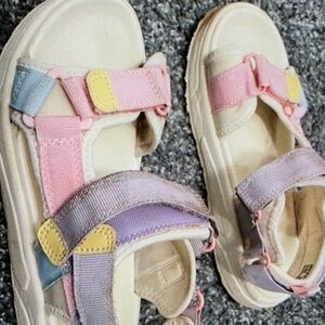 Adding pop color outfit and stylish shoes